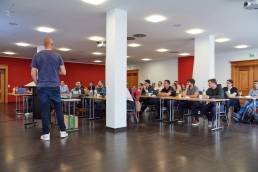 kamasys managing director at a team meeting