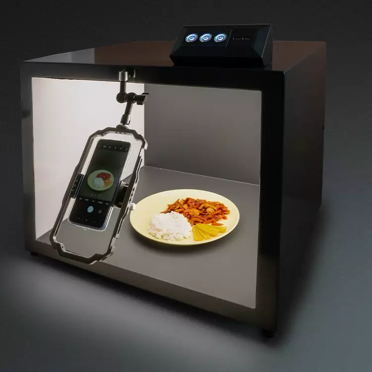 Fotoboxx from kamasys to create high quality photos of food and products in a simple way.
